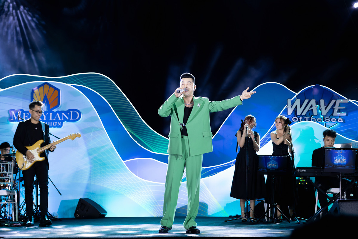 Sóng nhạc hòa nhịp sóng biển, MerryLand Quy Nhơn bùng nổ trong đêm nhạc - Hình 2 Song nhac hoa nhip song bien, MerryLand Quy Nhon bung no trong dem nhac-Hinh-2