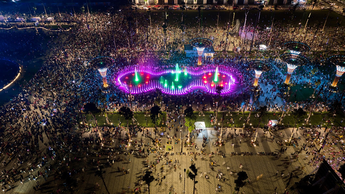 “Vũ điệu” của nước hút khách thập phương về Sầm Sơn dịp nghỉ lễ 30/4 - Hình 2 “Vu dieu” cua nuoc hut khach thap phuong ve Sam Son dip nghi le 30/4-Hinh-2