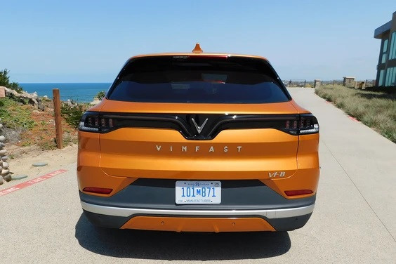 Driving Canada: VF 8 la 1 trong 3 mau xe dien dep nhat hien nay o Canada-Hinh-5