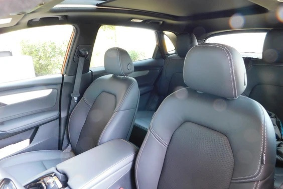 Driving Canada: VF 8 la 1 trong 3 mau xe dien dep nhat hien nay o Canada-Hinh-3