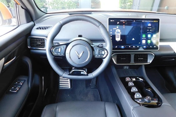 Driving Canada: VF 8 la 1 trong 3 mau xe dien dep nhat hien nay o Canada-Hinh-2