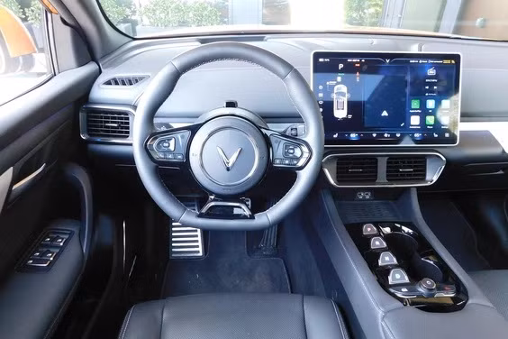 Driving Canada: VF 8 la 1 trong 3 mau xe dien dep nhat hien nay o Canada-Hinh-2