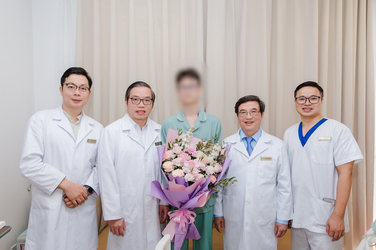 Chang trai tre vuot “cua tu” sau ca phau thuat khoi u xuong khong lo cuc hiem gap-Hinh-8