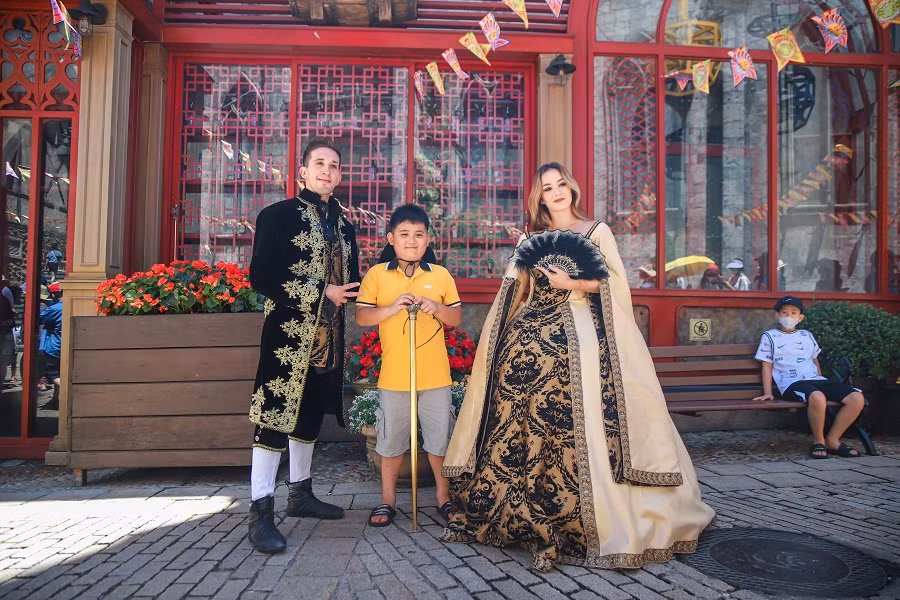 Bà Nà Hills hút khách nhờ chuỗi lễ hội mùa hè hấp dẫn - Hình 4 Ba Na Hills hut khach nho chuoi le hoi mua he hap dan-Hinh-4