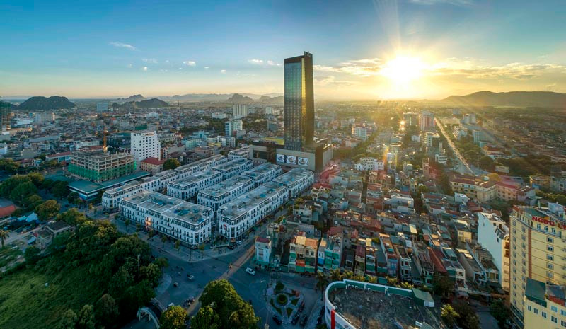 Quan the phuc hop thuong mai – dich vu: Diem den cua nha dau tu ban le thong thai