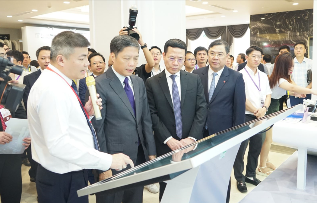 VNPT tham dự diễn đàn quốc gia phát triển kinh tế số và xã hội số lần thứ 1 VNPT tham du dien dan quoc gia phat trien kinh te so va xa hoi so lan thu 1