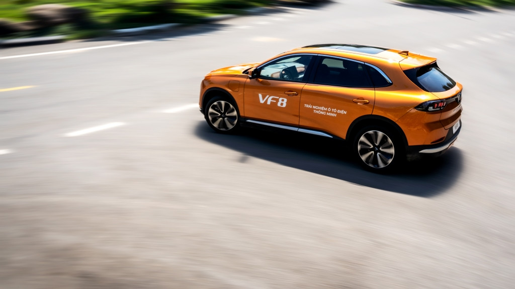 Hai loi the khien o to dien ngay cang ap dao xe xang-Hinh-3