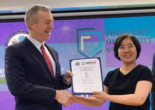 Dai hoc Fulbright VN nhan tai tro “khung” tu Chinh phu My