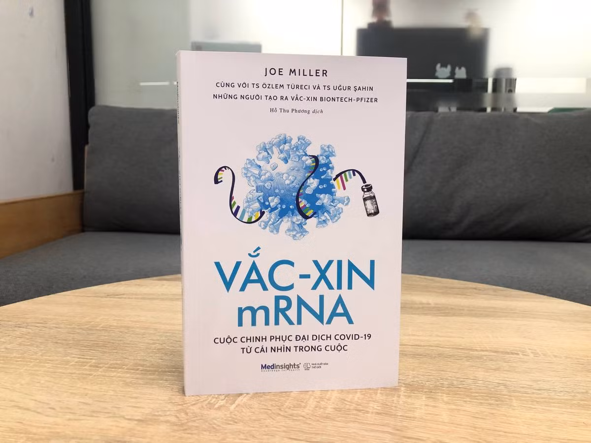Vac-xin mRNA: Cuoc chinh phuc dai dich COVID-19 tu cai nhin trong cuoc
