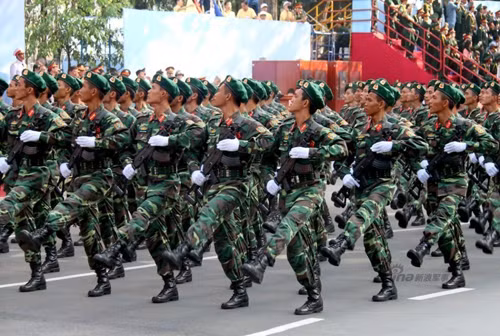 Khá thú vị, có một thành viên ở Bắc Kinh bình luận rằng: “Trên thế giới, 5 nước có khả năng đánh trận nhất là: Thứ nhất Nhật Bản, thứ hai là Đức, thứ ba là Việt Nam, thứ tư là Nga và thứ năm là Trung Quốc”.