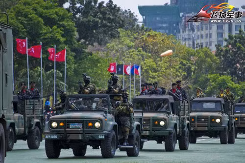 Dan mang Trung Quoc che toi ta cuoc duyet binh cua Philippines-Hinh-7