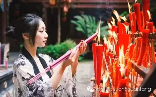 Nhung luu y khong the bo qua khi den chua thap huong