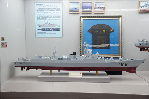 Tàu khu trục tên lửa 169 Vũ Hán thuộc lớp 052B. Theo haijun360, tàu khu trục này hạ thủy năm 2002, biên chế vào Hải quân Trung Quốc năm 2004. Tàu trang bị tên lửa chống hạm YJ-83, tổ hợp tên lửa phòng không tầm trung 9M38 với đạn SA-N-12. Ngoài ra có các loại pháo hạm, ngư lôi và bãi đáp cho trực thăng chống ngầm Ka-28.