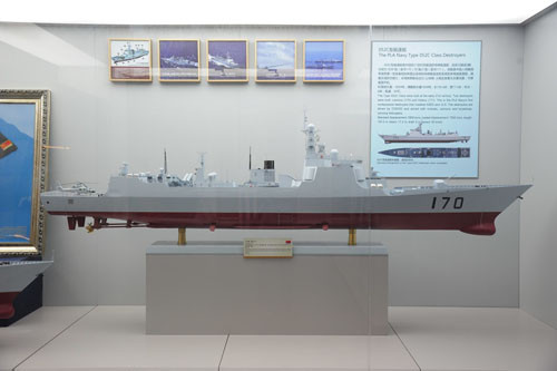 Tàu khu trục tên lửa 170 Lan Châu thuộc lớp 052C. Theo Sina, đây là tàu khu trục tên lửa thế hệ đầu tiên của Hải quân Trung Quốc được trang bị radar mảng pha và hệ thống tên lửa phòng không phóng thẳng đứng. Nó được gọi là “Aegis của Trung Quốc”. Trọng tải khi đầy tải là 6150 tấn, dài 155,5m, rộng 17,2m, cao 35m. Tàu có 8 quả tên lửa chống hạm YJ-62, 8 ống phóng tên lửa phòng không HQ-9 cùng nhiều vũ khí và thiết bị điện tử hiện đại khác.