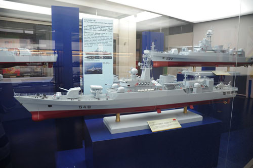 Tàu 540 Hoài Nam thuộc lớp 053H2G. Theo haijun360, tàu này trọng tải 2.250 tấn, dài 111,7m, rộng 12,1m, mớn nước 4,8m. Vũ khí trang bị của tàu cơ bản cũng gồm tên lửa chống hạm, tên lửa phòng không, pháo hạm và ngư lôi cùng trực thăng chống ngầm loại Z-9C.