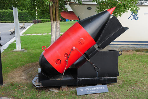 Thủy lôi sâu M-4 kiểu phát nổ không cần chạm. Thiết kế này được hoàn thành vào tháng 11/1973. Loại thủy lôi này được dùng chủ yếu để phong tỏa vùng biển, chống các tàu ngầm và tàu mặt nước cỡ trung bình.