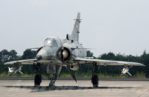 Với việc từ bỏ JF-17 của Argentina, cư dân mạng trên trang mạng Defence của Pakistan tranh luận xôn xao và tỏ ra khá khó hiểu.