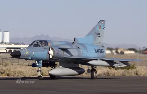 JF-17 là chiếc máy bay đa nhiệm có thể tấn công mặt đất hoặc đối hải rất phù hợp với yêu cầu của Không quân Argentina, nhưng vấn đều mấu chốt là họ không có tiền.