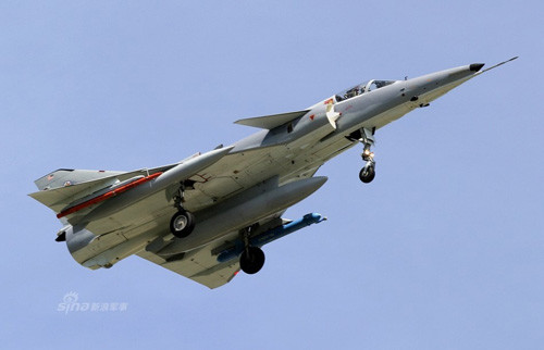 Năm 2013, Argentina lại chuyển sang ý định mua máy bay chiến đấu cũ Mirage F1 của Tây Ban Nha. Sang năm 2014 lại đến Israel tìm kiếm khả năng mua Kfir Block 60. Sau chuyến thăm của Tổng thống Argentina đến Trung Quốc tháng 3 vừa qua, Argentina lại một lần nữa tỏ ra hứng thú với JF-17.