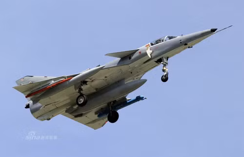 Năm 2013, Argentina lại chuyển sang ý định mua máy bay chiến đấu cũ Mirage F1 của Tây Ban Nha. Sang năm 2014 lại đến Israel tìm kiếm khả năng mua Kfir Block 60. Sau chuyến thăm của Tổng thống Argentina đến Trung Quốc tháng 3 vừa qua, Argentina lại một lần nữa tỏ ra hứng thú với JF-17.