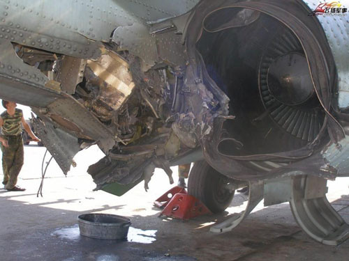 Nó sử dụng động cơ Tumanski R-195, với lực đẩy 44,13 Knot. Mặc dù hình thức bề ngoài của loại động cơ này không đẹp nhưng so với các loại máy bay tấn công cùng loại, nó có hiệu suất lực đẩy cao nhất.