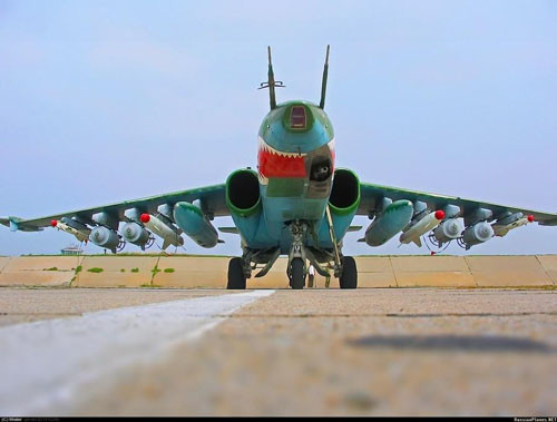 Trong chiến tranh Afghanistan, Su-25 từng được sử dụng rất phổ biến. Bán kính tác chiến của máy bay từ 400 đến 700 km, có thể thực hiện nhiệm vụ chiến đấu ở độ cao từ 30 đến 5000m.