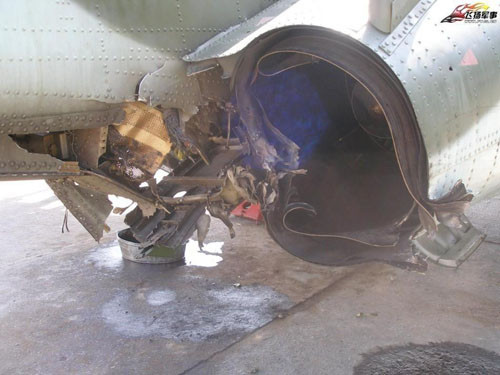 Kết cấu của máy bay cường kích Su-25 rất chắc chắn và sự chắc chắn đó đã được chứng minh nhiều lần. Theo mạng Tencent, ngày 11/8/2008, trong cuộc chiến ở Ossetia, một chiếc Su-25 sau khi bị trúng tên lửa phòng không vẫn bay về được căn cứ.