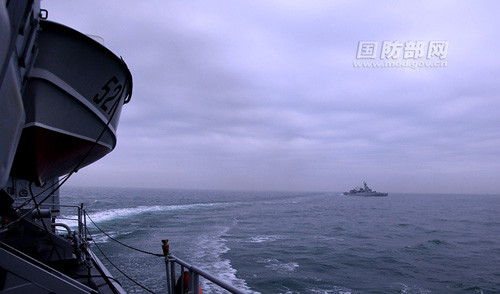 Cang thang tau chien Trung Quoc na phao du doi tren bien-Hinh-8