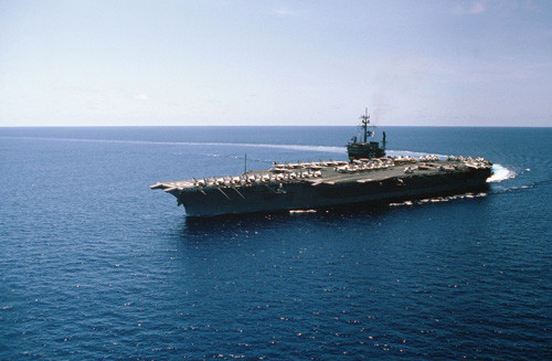 Tàu USS America là tàu đầu tiên thuộc lớp America được đóng với chi phí khoảng 3,4 tỷ USD. Chúng được đóng lớn hơn các tàu lớp US Wasp để có thể đưa máy bay lớn hơn lên boong tàu.