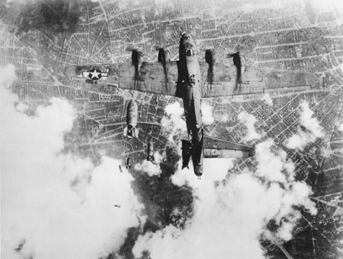 Chiếc B-17 đang trôi dạt bên dưới một máy bay ném bom khác khi bay qua Berlin ngày 19/5/1944. Bất hạnh là chiếc máy bay này đã bị trúng một quả bom loại 500 kg từ trên cao rơi xuống làm nó mất luôn cánh đuôi bên trái. Do vậy máy bay mất kiểm soát và bị xoáy vòng tròn. Cả 11 thành viên phi hành sau đó đã thiệt mạng.