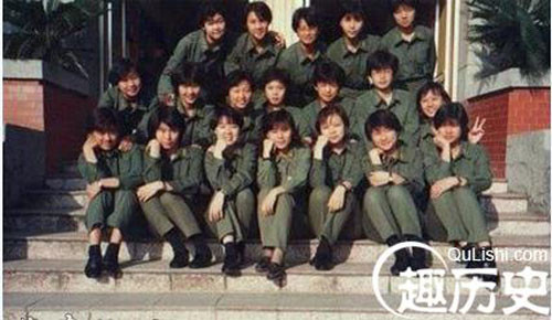 Các bức ảnh trong chùm ảnh này là cảnh sinh hoạt và huấn luyện của nữ quân nhân Đài Loan trong những năm 1980.