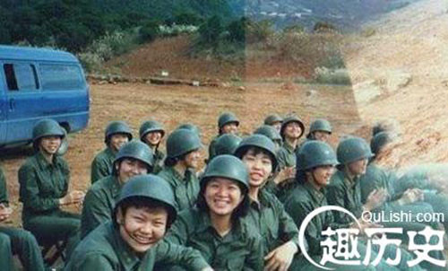 Các nữ binh trong thời gian huấn luyện trên thao trường.