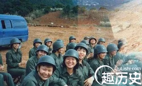 Các nữ binh trong thời gian huấn luyện trên thao trường.