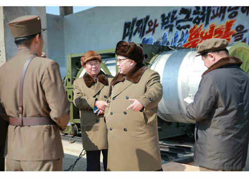 Theo miêu tả của báo chí Triều Tiên, trước khi phóng thử nghiệm, ông Kim Jong-un đã tận tay đụng vào động cơ tên lửa và nói: “Đây là sản phẩm của ngành khoa học kỹ thuật quốc phòng nước ta, là kết quả tự lực tự cường, thử nghiệm nhất định thu được thành công”.