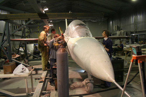 Anh doc may bay huan luyen canh nguoc co 