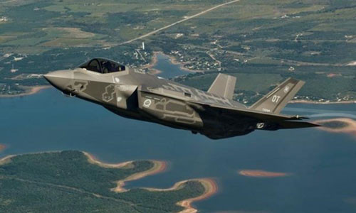 Yêu cầu của các quan chức ở Lầu Năm Góc và các công ty quốc phòng luôn đặt ra khả năng quan sát “ngoài tầm nhìn” của các máy bay hiện đại. Trên giấy tờ, ngày nay một phi công chiến đấu có thể trở thành một ace (một danh hiệu đẳng cấp cho phi công bắn rơi nhiều máy bay đối phương) mà không bao giờ nhìn thấy đối thủ của mình.