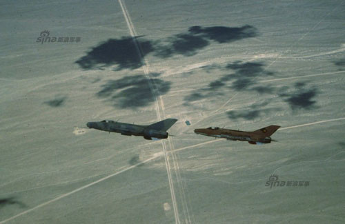 Sau khi có được J-7B, quân Mỹ lập tức đem nó làm cốt lõi cho một phi đội mô phỏng các loại máy bay chiến đấu Mig và gần như tất cả các đơn vị không quân tác chiến đều được vội vàng cho bắt đầu thử giao chiến với J-7B.