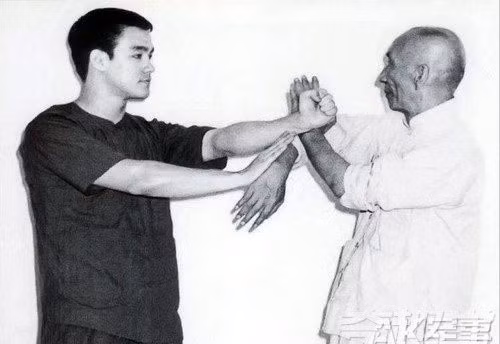 Giai thoai la lung ve quan he Diep Van - Ly Tieu Long