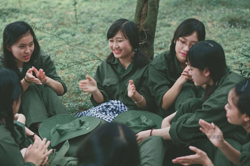 Một người ở Thái An – Sơn Đông khôi hài bình luận: “Nếu được chọn, tôi sẽ chọn tất cả các em xinh đẹp này”.