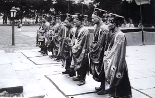 Le hoi dau xuan doc dao cua trieu dinh phong kien xua