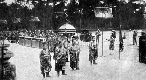 Le hoi dau xuan doc dao cua trieu dinh phong kien xua-Hinh-2