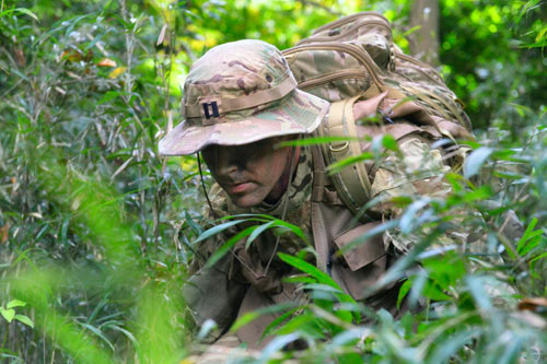 Sau khi phát sóng để liên lạc, họ lại di chuyển một lần nữa để giảm thiểu nguy cơ bị đối phương phát hiện dựa vào việc theo dõi làn sóng.