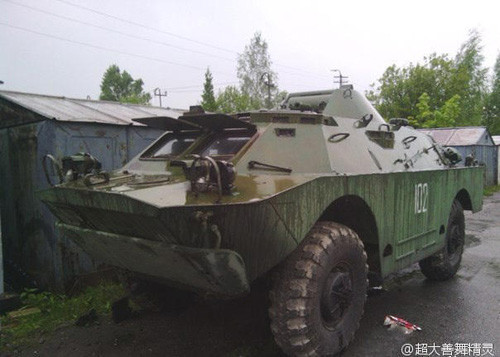 Và cả xe bọc thép BMP-2.