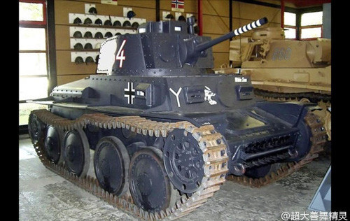 Ngoài xe tăng T-34-76 còn có cả xe tăng Pz.38 (hay tên đầy đủ là Panzer.38(t) ) do Tiệp Khắc (nay là Cộng hòa Séc) sản xuất từ trước Thế chiến II cũng được chào bán.