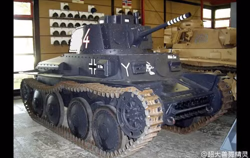 Ngoài xe tăng T-34-76 còn có cả xe tăng Pz.38 (hay tên đầy đủ là Panzer.38(t) ) do Tiệp Khắc (nay là Cộng hòa Séc) sản xuất từ trước Thế chiến II cũng được chào bán.