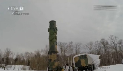 Theo CCTV, ngày 4/1, ngay đầu năm mới, một lữ đoàn tên lửa đạn đạo Trung Quốc đã đến sa mạc Gobi ở Lâm Hải Tuyết Nguyên thực hiện một đợt diễn tập phương pháp tác chiến mới. Đợt diễn tập được thực hiện trong điều kiện địa lý và hoàn cảnh thời tiết khắc nghiệt để rèn luyện năng lực tác chiến.
