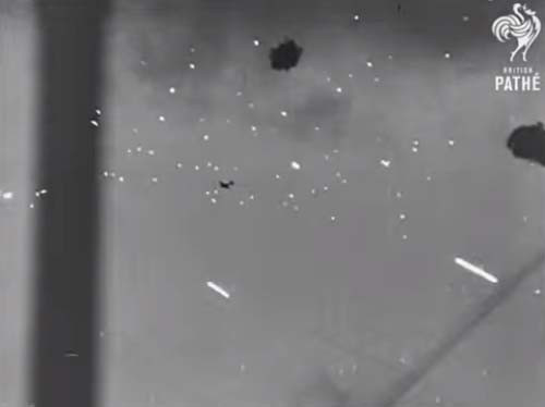 Lần đầu tiên cuộc tấn công Thần phong được lên kế hoạch cụ thể là ngày 17/10/1944 trong trận chiến vịnh Leyte. Lúc đó Hạm đội 1 của Hải quân đế quốc Nhật Bản được giao nhiệm vụ hỗ trợ các tàu Nhật tiêu diệt lực lượng Đồng Minh trong vịnh Leyte nhưng hạm đội này lúc đó chỉ còn 40 máy bay.