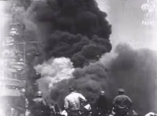 Đến ngày 25/10/1944, lực lượng phi công cảm tử thực hiện nhiệm vụ đầu tiên với 5 chiếc Zero tấn công các tàu sân bay Mỹ. Một chiếc cố gắng nhắm vào tàu USS Kitkun Bay nhưng nó phát nổ trên cảng và rơi xuống biển. Hai chiếc khác đánh vào chiếc USS Fanshaw Bay nhưng bị pháo phòng không bắn hạ.