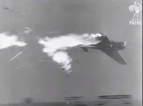 Trong khi lực lượng phi công cảm tử chưa thực hiện kế hoạch thì sáng sớm ngày 21/10/1944, một máy bay Nhật có thể là Aichi D3A hoặc Ki-51 đã lao vào tháp chỉ huy ở mũi tuần dương hạm hạng nặng HMAS Australia khiến 30 người trên tàu tử vong gồm cả thuyền trưởng và 64 người khác bị thương.