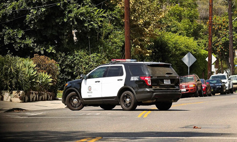 Được biết, cảnh sát địa phương cũng giúp đỡ bà mẹ ngôi sao trong việc bảo vệ sự riêng tư cho cô và các con khi thiết lập một vành đai bên ngoài nhằm kiểm soát các phương tiện truyền thông và người hâm mộ bao vây ngôi nhà.